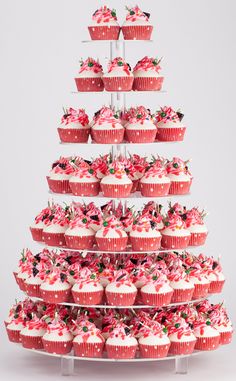 cupcakes are arranged in the shape of a christmas tree