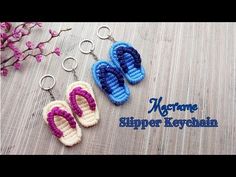 crochet flip flops and sandals keychains made to look like slippers