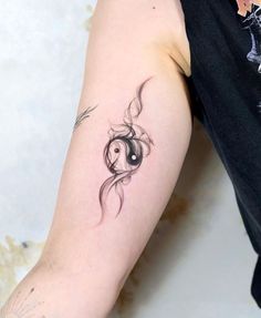 Tattoos For Siblings, Matching Tattoos For Siblings, Ying Yang Tattoo, Yang Tattoo, Yin Yang Tattoos, Pisces Tattoos, Brother And Sister Love, Medusa Tattoo, Leg Tattoos Women