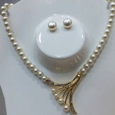 Gold Rodium Polish White and Off White color Necklace in Metal Alloy studded with Pearl Work Necklaces, Pearl Jewelry Design, Indian Jewellery Design Earrings, Jewellery Sets, Women's Jewelry Sets, Jewelry Design Earrings, Mala Necklace, White Necklace, Latest Jewellery