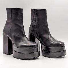 New Condition. No Signs Of Wear On The Soles. Never-Worn. No Box. Retails For $159 Round Toe. Side Zipper For Closure For Easy On And Off. Leather Upper, Fabric Lining And Rubber Lug Soles. Made In China. Please Check Photos Carefully For More Information And Details. Sku#6223 Specs Retro Style Platform Boots Rubber Soles High Heel All All Solid Made In China Size: Womens 9.5 Measurements: Heel Height 5 In Shaft Height 7 In Foot Width 3.75 In Condition: New Without Box All Scuff, Defects, Cracks Steve Madden Boots Cypress, Style Platform Boots, Ankle Combat Boots, Leather Platform Boots, Patent Boots, Lug Sole Boots, Steve Madden Boots, Black Suede Booties, Snakeskin Heels