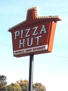 a sign for a restaurant that says pizza hut