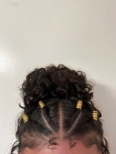 Hair Rings Hairstyles Curly, Curly Mixed Hairstyles, Hairstyles With Hair Rings, Cosmo Hair, Golden Rings, Fall Hairstyles, Hair Idea