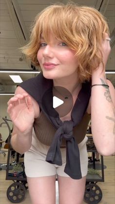 Stacked French Bob, Styling Shaggy Hair, Short Big Hair, Short Bob Tutorial, Style A French Bob, Pixie Haircut Tutorial, Corte Shaggy, Short Shaggy Bob