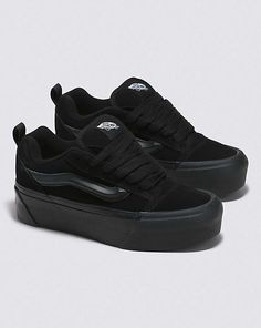 Black Vans Shoes, All Black Vans, Tenis Vans, Vans Vans, All Black Shoes, Pretty Shoes Sneakers, Shoes Vans, Black Vans, Lace Heels