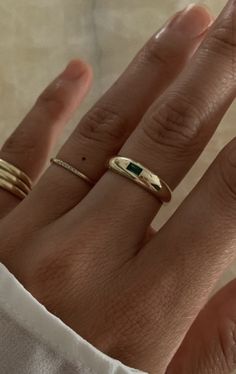 Minimalist Gold Ring Stack, Gold Ring Minimalist, Gold Everyday Rings, Minimalist Ring Stack, Gold Rings Aesthetic Simple, Ring Astethic, Aesthetic Assecories, How To Style Rings, Golden Rings Aesthetic