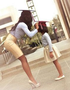 Mother daughter graduation Graduation Photoshoot, Mommy Daughter, Grad Photos, Graduation Outfit, Graduation Photos, Graduation Pictures, Mom Daughter, Graduation Cap