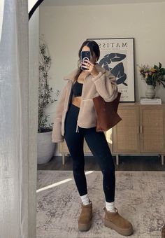 #falloutfits #trends #uggs #outfits Cute Outfits To Wear With Ugg Slippers, Low Top Uggs Outfits, Leggings With Uggs Outfit, Cozy Leggings Outfit, Cute Outfits With Uggs, Ugg Styling, Ugg Shoes Outfit, Platform Ugg Outfit, Uggs Fit