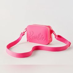 Brand New With Tags Zara Barbie Rubberized Crossbody Limited & Sold Out Same/Next Day Shipping Limited Edition Barbie, Zara Purse, Barbie The Movie, Barbie Mattel, Zara Bags, Zara Leather, Black Crossbody Purse, Barbie Accessories, Bow Detail Dress