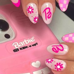 Barbie Themed Nails Short, Barbie Themed Nails Simple, Cute Kid Nails Ideas, Barbie Nail Art Design, Barbie Nails For Kids, Barbie Nails Easy, Cute Barbie Nails, Barbie Flower Nails, Barbie Inspired Nails Short