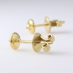 14K Solid Gold Dot Stud Earrings, 14K Circle Studs, 14K Round Stud Earrings, 14K Small Studs, 14K Dainty Earrings, Minimalist Earrings Please note that these earrings are made to order. S P E C S ♦ All of our jewelry is handmade in our studio in Seoul, Korea. ♦ 14K Gold (available in white, yellow, or rose) ♦ Disc Size Diameter 5mm x 3mm (H) ♦ Listing is for 1 pair of earring DESCRIPTION Modern and minimal, this 14K solid gold earring has a multitude of wearable possibilities. Perfect for a firs 14k Yellow Gold Screw Back Earrings, 14k Yellow Gold Earrings With Screw Back, Dainty Yellow Gold Earrings With Screw Back, Gold Dot, Solid Gold Earrings, Gold Dots, Circle Studs, Round Stud Earrings, Earrings Minimalist