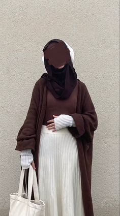 Hijab Brown Outfit, Hijabi Korean Style, Aesthetic Brown Outfits, Brown Hijab Outfit, Muslim Girl Outfits, Mode Indie, Hijabi Fits, Stile Hijab, Modesty Outfits