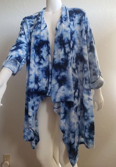 New York Laundry Cardigan Top Blue Tie Dye Long Sleeve Knit Size 2x Blue Outerwear For Spring Loungewear, Fitted Blue Outerwear For Loungewear, Blue Cardigan For Loungewear, Blue Relaxed Fit Cardigan For Fall, Blue Loungewear Cardigan, One Size Blue Trendy Cardigan, Trendy Blue Open Front Cardigan, Trendy Blue Cardigan, Trendy Blue One Size Cardigan