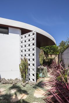 Palm-Springs-Exterior-Breeze-Block-Wall Apartment Backyard, Palm Springs Interior, Dreamy Interiors, Roof House, House Vibes