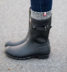 Hunter Boots for winter with socks for extra warmth! Low Hunter Boots Outfit, Winter Rain Boots, Hunter Boot Socks, How To Style Hunter Rain Boots, Hunter Chelsea Boots Outfit, Short Hunter Boots Outfit, How To Style Rain Boots, Short Black Hunter Boots, Hunter Boot Outfits