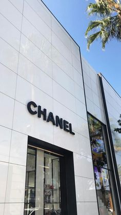 Beverly Hills Aesthetic, Hills Aesthetic, Chanel Boutique, Contemporary Artwork, Luxury Store, Travel Aesthetic, Photo Dump, Beverly Hills