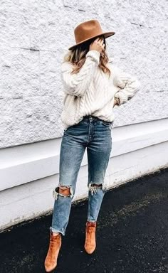 How To Wear Jeans, Boho Winter Outfits, Look Adidas, Basic Fashion, Looks Country, Skandinavian Fashion, Winter Boho, Cute Fall Outfits, Black Women Fashion