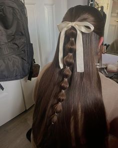 🌟🙂‍↔️ Braided Hairstyles With Bows, Braided Hairstyles With Hair Down, Hair Styles With Accessories, Low Braid, Coquette Hairstyle, Hairstyle Unique, Intricate Hairstyles, Braided Crown, Ballet Hairstyles