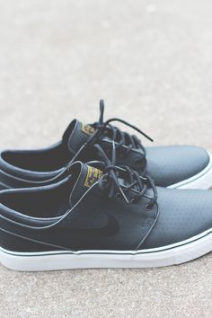 Nike SB Zoom Stefan Janoski | anthracite/black/university gold Nike Sb Zoom Stefan Janoski, Nike Janoski, Sneaker Trend, Sneaker Outfits, Nike Sb Zoom, Stefan Janoski, Streetwear Mode, Nike Free Shoes, Sneakers Mode