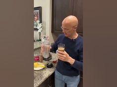 Detox Morning Drink, Dr Mandell, Health Video, Morning Drinks, Healthy Drinks Recipes, Health Drink, Natural Health Remedies, Alternative Health, Health Info