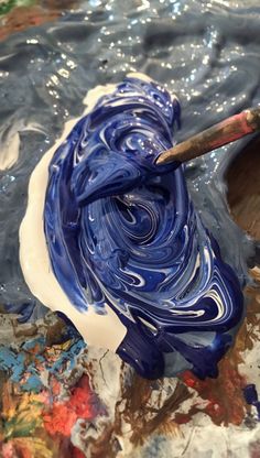 a blue and white swirl is being used to paint