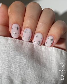 Chloe Nails, Natural Nails Manicure, Star Nail Art, Subtle Nails, Christmas Nails Easy, Nail Polish Trends, Star Nails, Short Nail Designs, Girls Nails