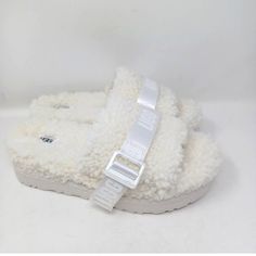 Perfect Condition Never Worn!! Ugg Fluffita, Shoes Ugg, Womens Uggs, Ugg Shoes, Women's Shoes Sandals, White Color, Women Fashion, Shoes Sandals, Color White