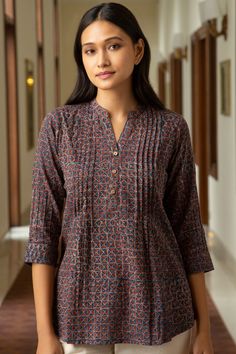 Rayon Top Design, Block Print Short Kurti Designs, Short Printed Kurti, Cotton Tunics For Women Stylish, Short Top Designs For Women Cotton, Ethnic Tops For Women, Cotton Tops Designs Casual, New Top Designs For Women, Tunic Designs For Women