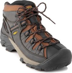 KEEN Targhee II waterproof day hikers deliver tenacious traction, stability and comfort. Available at REI, 100% Satisfaction Guaranteed. Mens Hiking Boots Rei, Merrell Shoes Mens, Summer Hiking Boots, Keen Boots, Keen Footwear, Best Hiking Shoes, Best Hiking Boots, Knee Wraps, Tabi Shoes