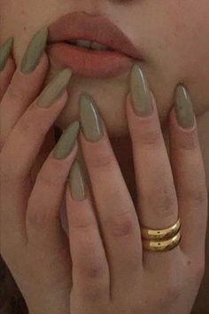 Fall Season Nails Check more at https://lizy.in/fall-season-nails/ Smink Inspiration, Grunge Nails, Green Nail, Makijaż Smokey Eye, Soft Nails, Funky Nails, Pretty Acrylic Nails, Chic Nails, Cute Acrylic Nails