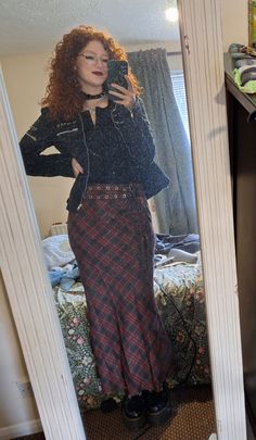 just a simple outfit with this amazing skirt Arte Punk, Work Fits, Fashion Things, Simple Outfit, Gothic Dress, Character Designs, Clothing Ideas, Goth Fashion, Gothic Fashion