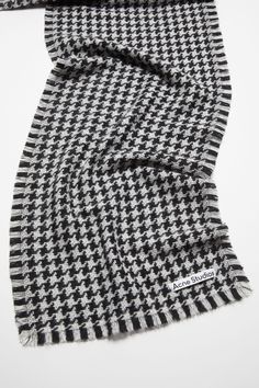 Scarf features an all-over houndstooth pattern, crafted from wool. Detailed with an Acne Studios couture label and short frayed ends. FN-UX-SCAR000362 Houndstooth Scarf, Skull Scarf, Slim Suit, Twilly, Black Scarf, Houndstooth Pattern, Quiet Luxury, The Kooples, Linen Trousers