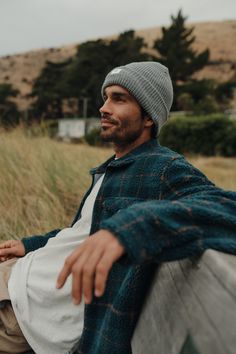 Knit with comfort in every stitch, the Katin beanie provides endless warmth and effortless style for any cold-weather season. Acrylic knit Woven Katin label