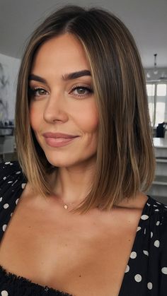 The “Bubble Bob” Cut Is Trending – Here Are 25 Amazing Ideas For You Trendy Mom Haircut, New Mom Haircuts, Long Brown Bob, Mom Haircut, Bob Haircut For Round Face, Chic Haircut, Long Bobs