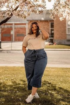 Plus Vest Outfits, Fat Woman Fashion, Basic Plus Size Outfits, Plus Size Summer Aesthetic, Tall Women Fashion 6 Foot, Summer Outfits 2024 Plus Size, Plus Size Outfits Casual Comfy, Plus Size Lazy Day Outfits, Soft Girl Aesthetic Outfit Plus Size