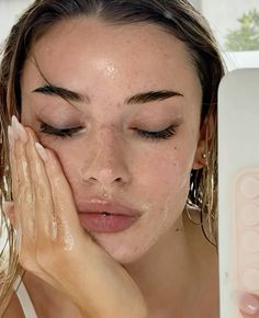 Body Care Aesthetic, Clean Girl Skincare, Rhode Skincare, Clean Girl Style, Face Aesthetic, Vogue Beauty, Cleansing Face, Glow Up Tips, Face Scrub