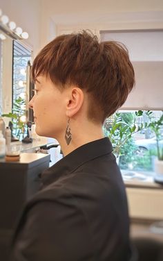 Burst Fade Side Part, Viral Haircut, Enby Hair, Queer Haircut, Fade Haircut Women, Princess Leia Hair, Classic Pixie, Women Pixie Cut, Short Hair Tomboy