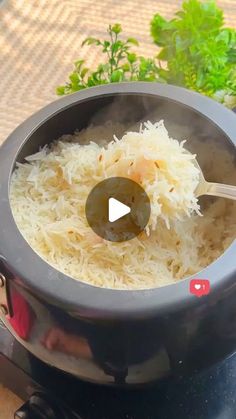 a video demonstrating how to cook rice in an air fryer