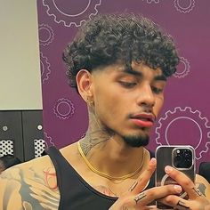 A babosa, também conhecida como aloe vera, é uma planta conhecida por suas propriedades medicinais e cosméticas. Seu uso no cuidado capilar tem se tornado cada vez mais popular devido aos seus inúmeros benefícios. Mixed Mens Haircut Curly Hair, Skin Fade Curly Hair Men, Curly Hair Taper Men, Curly Hair Men Fade Haircut Styles, Long Curly Hair Haircuts Men, Perm With Taper Fade, Temper Fade Haircut, Thick Curly Hairstyles Men, Low Taper Fade Mullet Curly Hair