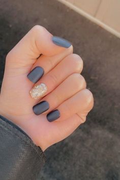 33 Charming Grey Winter Nails Ideas that are Perfect for Winter Simple Winter Nail Designs Short, Natural Nails Winter Colors, Elegant Winter Nails Classy Simple, Winter Nail Colors 2022 Gel, Nails For Winter 2022, Winter Nails 2022 Trends Gel, Winter Nail Colors 2022, Pretty Nails For Winter Short, Winter Gel Nail Colors