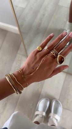 #handchain #jewelrytour Hands Rings Aesthetic, Rings Inspiration, Ring And Bracelet, Gold Pinky Ring, Jewelry Aesthetic, Bow Bracelet