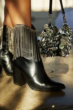 Embellished Cowboy Boots, Black Sequin Boots, Cowboy Ankle Boots Outfit, Fringe Boots Outfit, Vaquera Boots, Botas Cowboy, Black Cowgirl Boots, Green Ankle Boots, Jeans Ideas