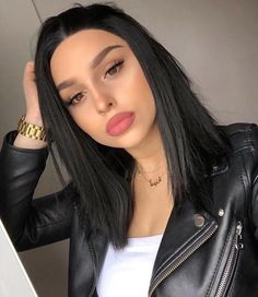 Black Wig Short, Kendall Jenner Face, Style Bob, Straight Black Hair, Bob Lace Front Wigs, Wig Short, Black Wig, Kardashian Style, Favorite Hairstyles