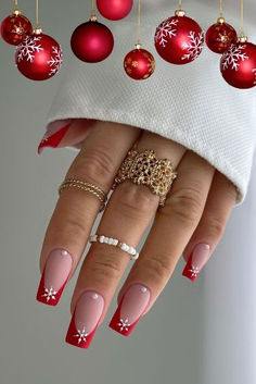 Clique no Pin e veja mais. Nails Natal, Nail Academy, Elegant Snowflake, Holiday Nail Designs, Red Nail Designs, Holiday Nail Art, Xmas Nails, Christmas Nail Designs, Nail Designs Spring