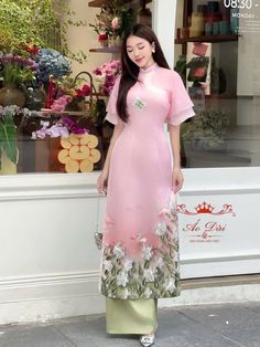 Very elegant design Vietnamese Dress Ao Dai, Vietnamese Dress, Sugar Land, Dress Clothes For Women, Elegant Design, Beauty Book, Art Collection, Dress Outfits, Bathing Beauties