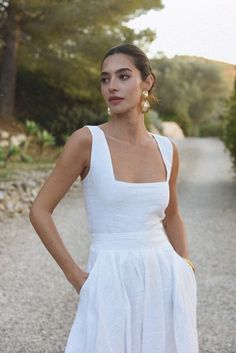 Square Neck Linen Tops For Day Out, Linen Tops With Square Neck For Day Out, Chic White Linen Tops, White Linen Square Neck Top, Fitted Linen Tops For Day Out, Chic White Linen Dress With Square Neck, Fitted Linen Dress For Day Out, White Linen Fitted Dress With Square Neck, White Fitted Linen Tops