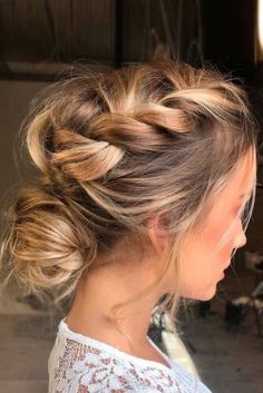 Wedding Hair Trends, Dark Blonde Hair Color, Prom Hair Updo, Low Bun Hairstyles, Up Dos For Medium Hair, Dark Blonde Hair, Penteado Cabelo Curto, Stylish Hair, Hairstyles Haircuts