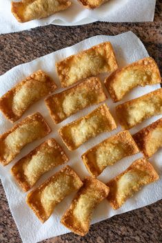 several pieces of food sitting on top of napkins