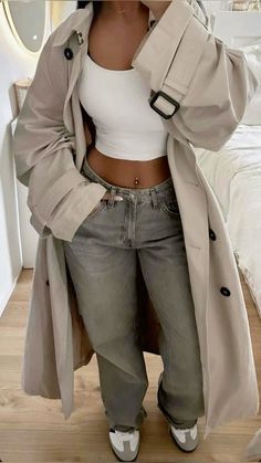 Beige Coat Outfit Winter, Beige Coat Outfit, Chic Black Outfits, Long Coat Outfit, Outfit Inspo Winter, Trench Beige, Winter Coat Outfits, Cute Nike Outfits, Winter Fashion Outfits Casual