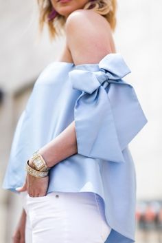 Off the shoulder bow top. Fashion blogger. Bow top. Fashion Mode, Mode Inspiration, White Pants, Trendy Tops, Outfits Casuales, Primavera Estate, Fashion Details, Spring Summer Fashion, Spring Outfits